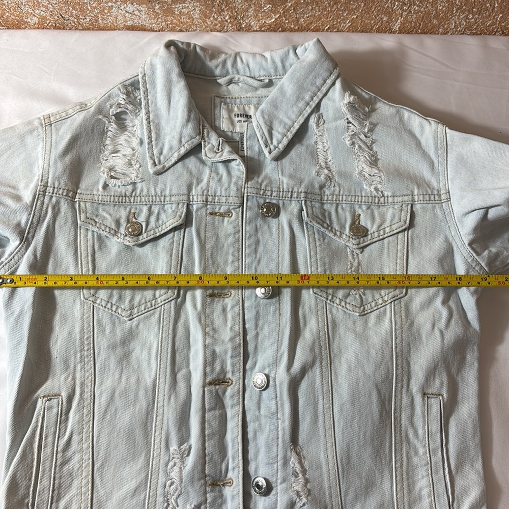 Forever 21 Denim Jacket Distressed Lightweight Trucker Jacket Blue Size Small - Picture 13 of 16